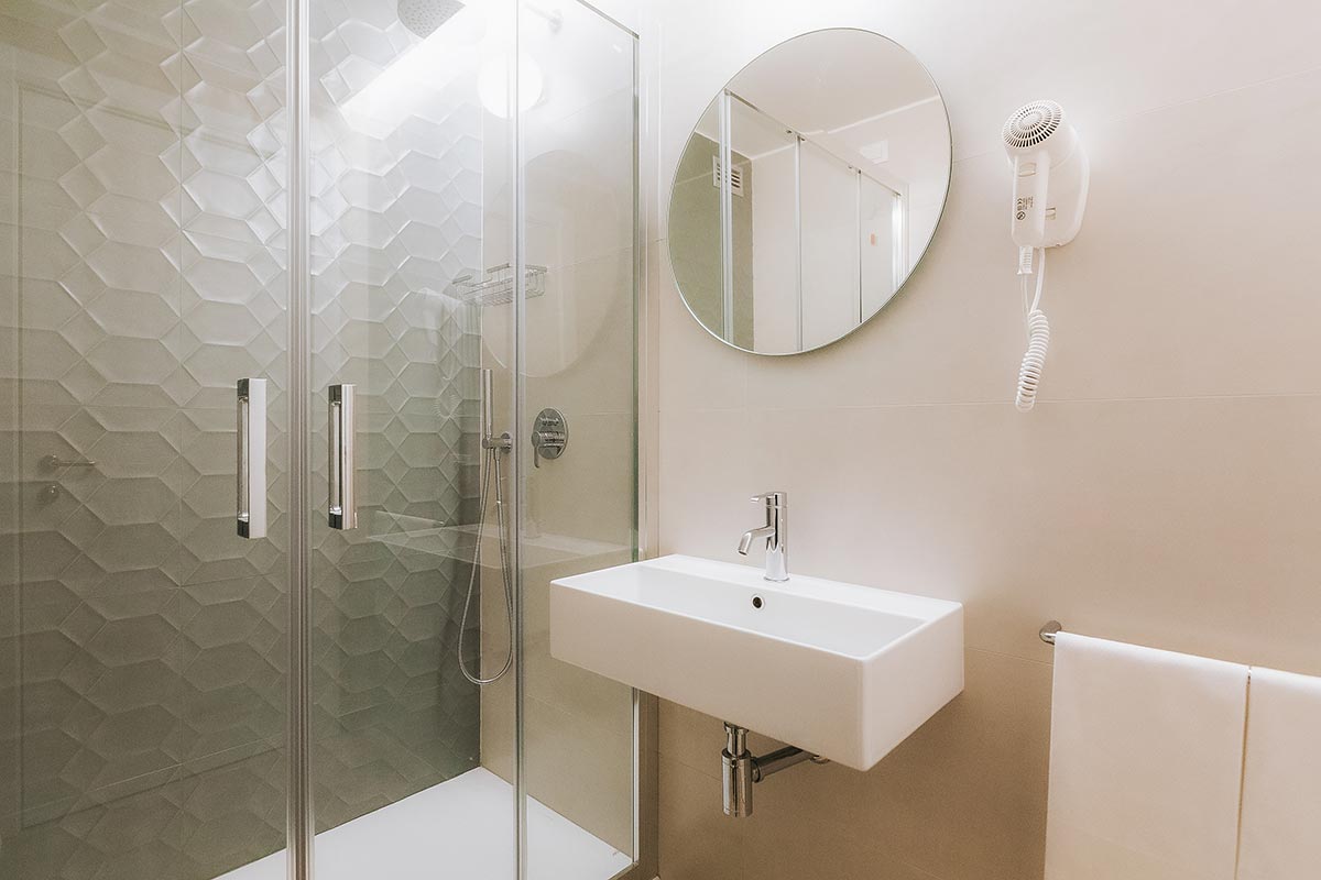 4star-Hotel-Room-Bari_3V0A1124
