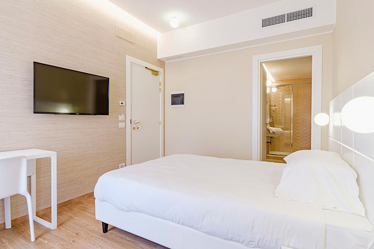Boston-Hotel-Bari-Classic-Double-01
