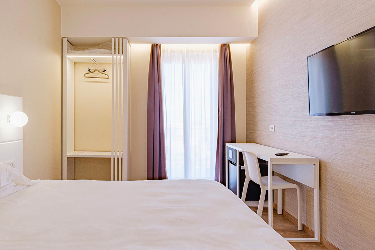 Boston-Hotel-Bari-Classic-Double-02