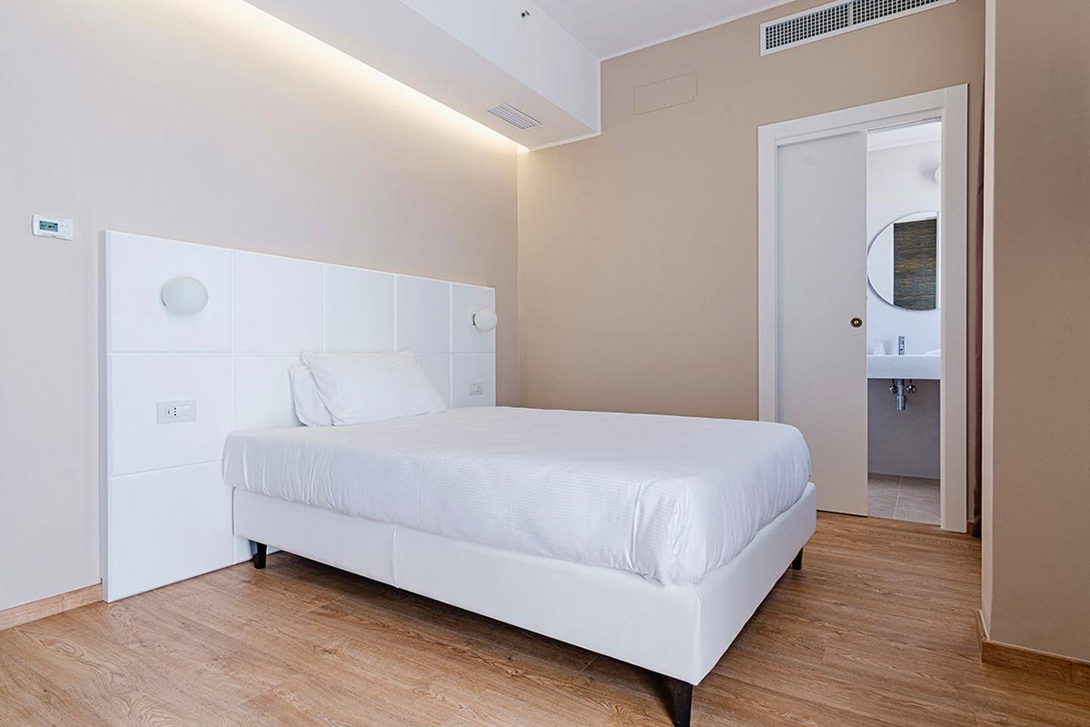 Boston-Hotel-Bari-Classic-Double-06