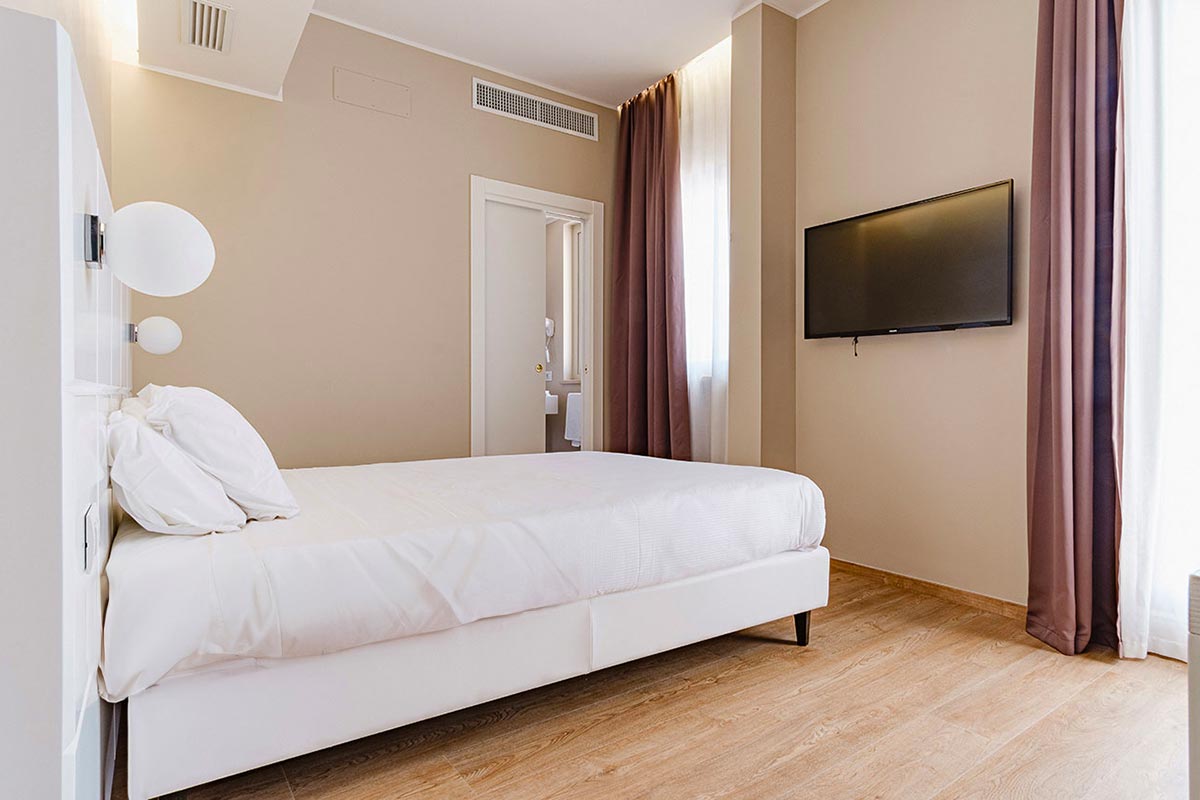 Boston-Hotel-Bari-Classic-Double-08