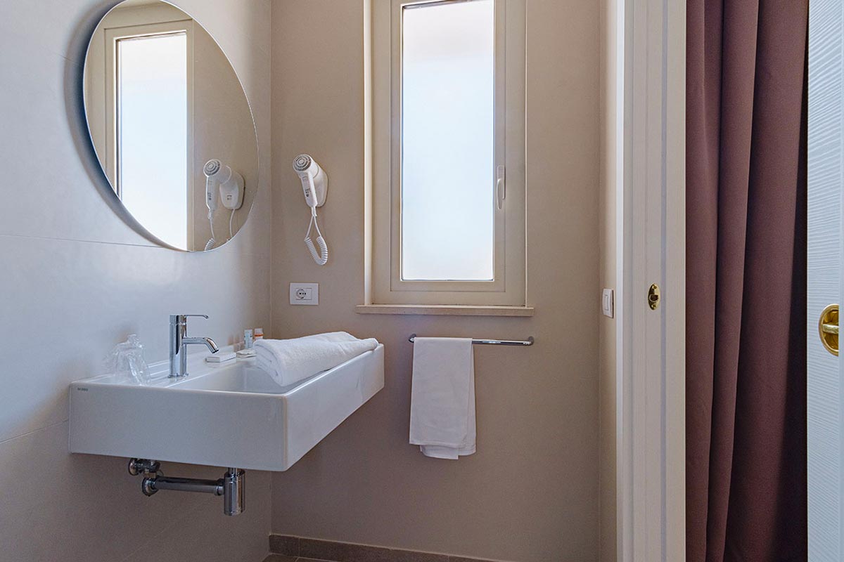 Boston-Hotel-Bari-Classic-Double-10
