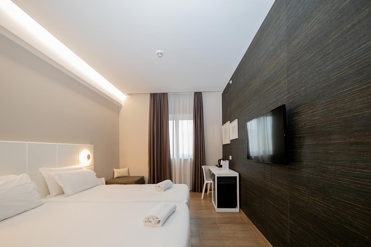 Boston-Hotel-Bari-Deluxe-Double_7331