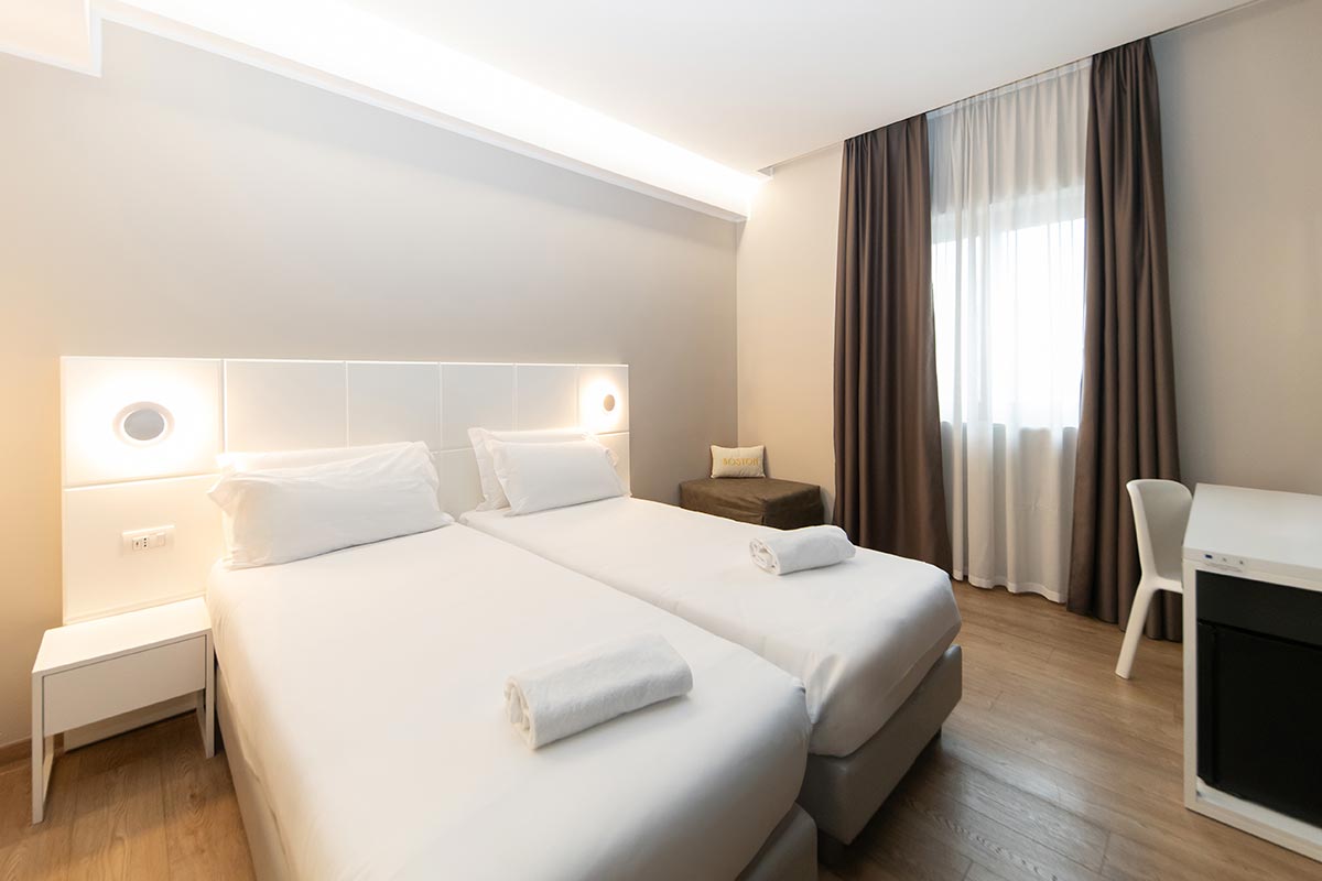 Boston-Hotel-Bari-Deluxe-Double_7332